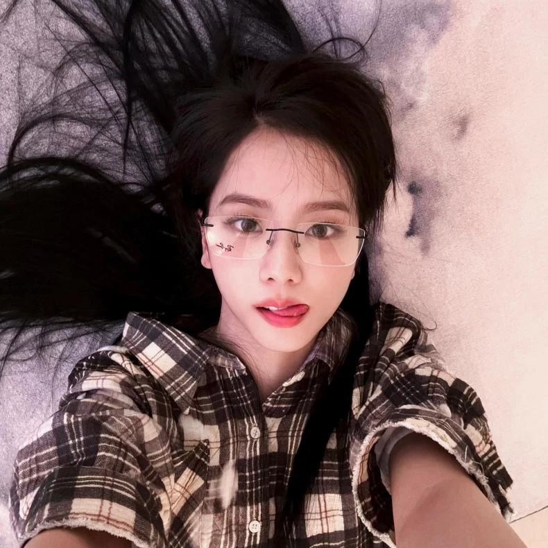 Photo by JISOO🪐 on April 27, 2024. 未提供相片說明。.