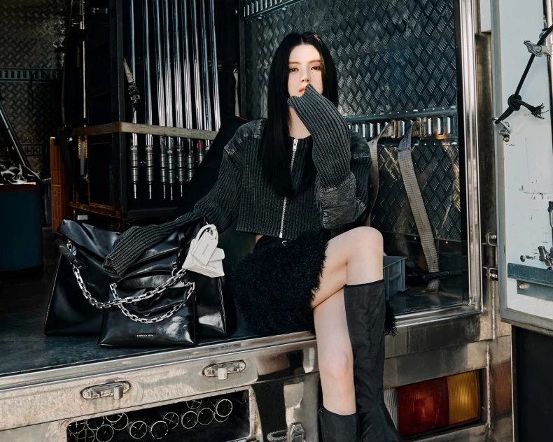 CHARLES & KEITH 新款 Andromeda