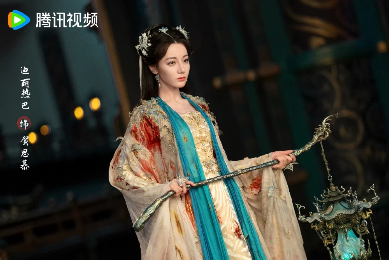 劇情亮點3.迪麗熱巴演活「女鬼王」超吸睛