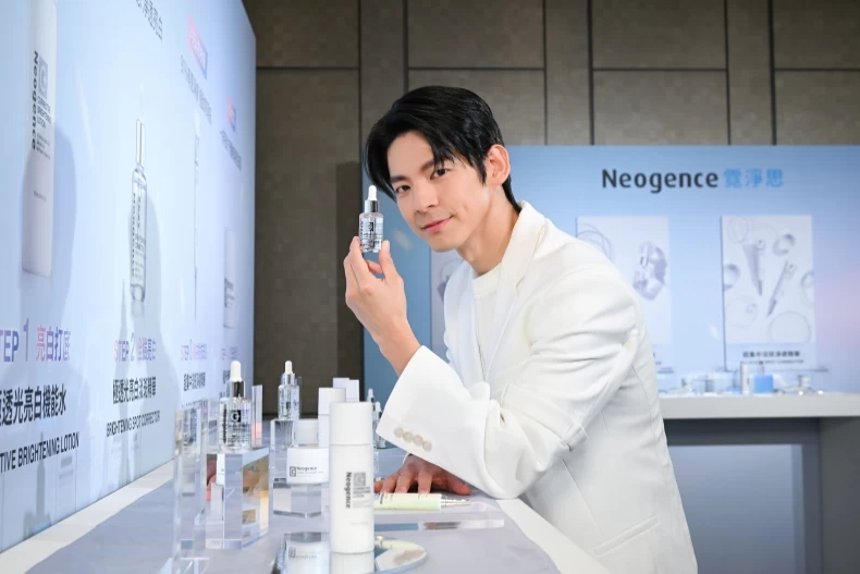 3.Neogence霓淨思「C_光感超淨白系列」再升級，邀請林柏宏擔任保養品代言人