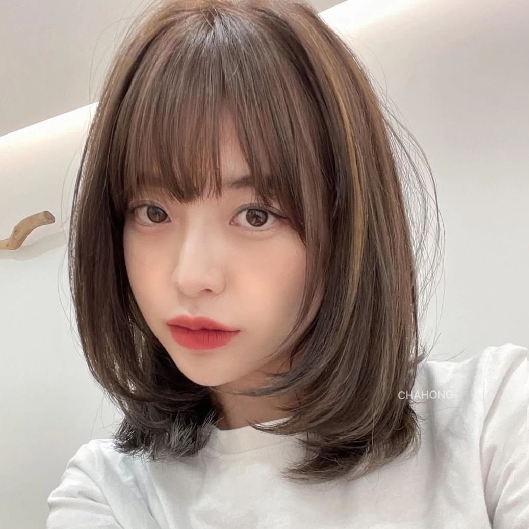 中年也不顯老！2025「鎖骨髮」髮型範本推薦，長度剪到「這裡」不怕有老阿姨感！