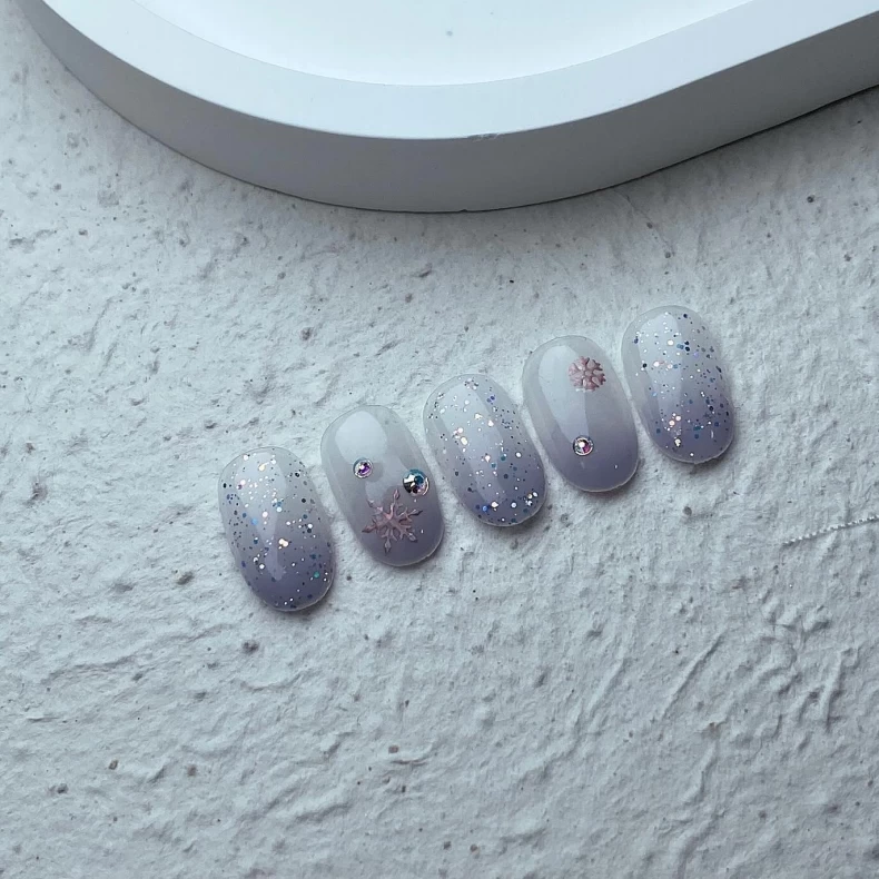 Photo by 네일드로잇_독산동네일 시흥동네일 금천구네일 심야영업 in naildroit. 可能是一或多人和指甲的圖像.