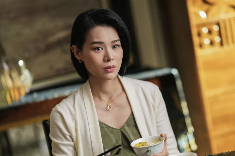 配角陣容：胡杏兒 飾 邱麗蘇
