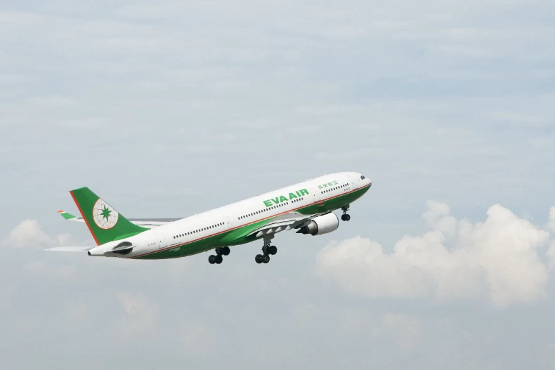 2025航空會員卡比一比:日航、華航、長榮鑽石卡哪張最值得拚?