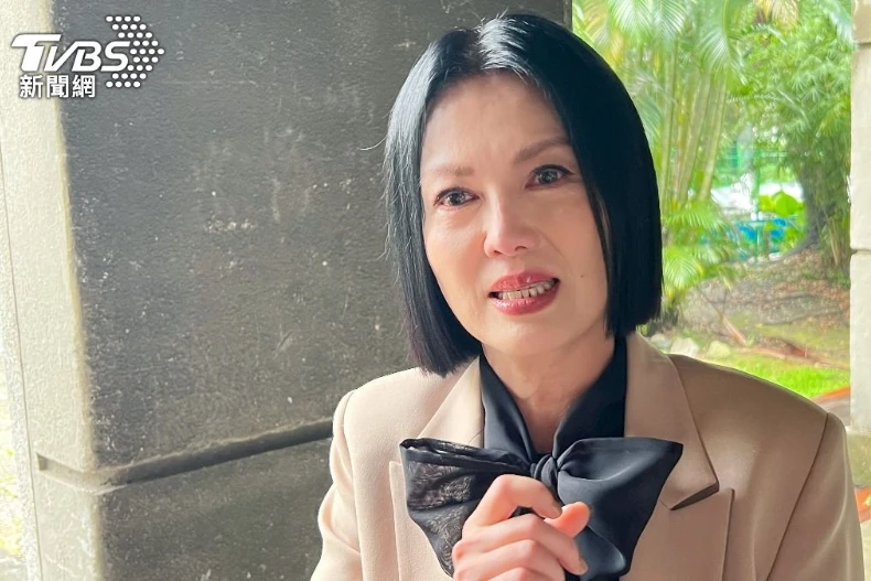 苗可麗照顧生病父親不忍淚崩