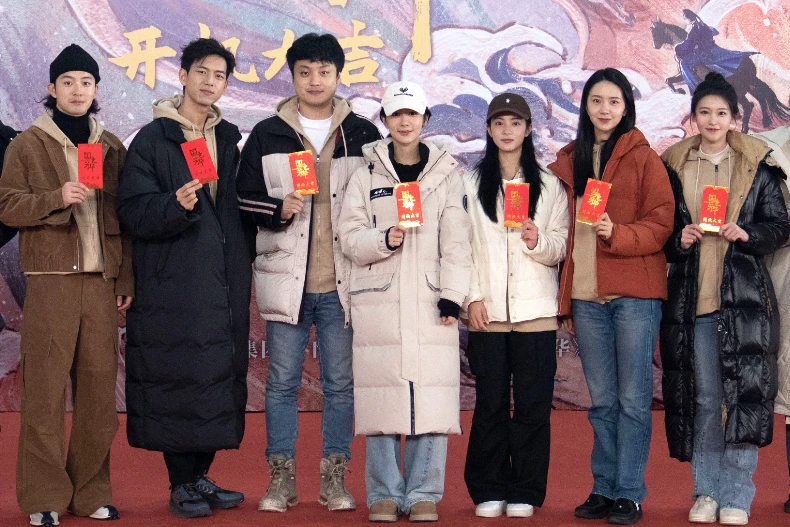 劇情亮點7.《以家人之名》導演+《香蜜》編劇