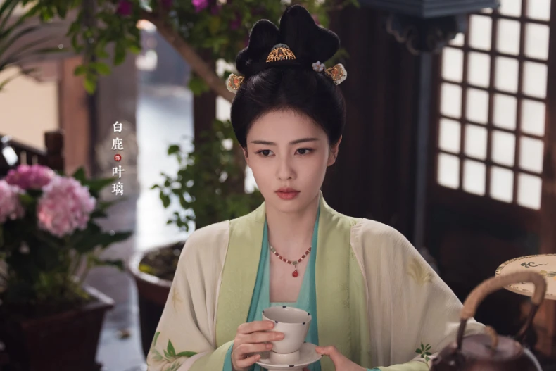 女主角：白鹿 飾 葉璃