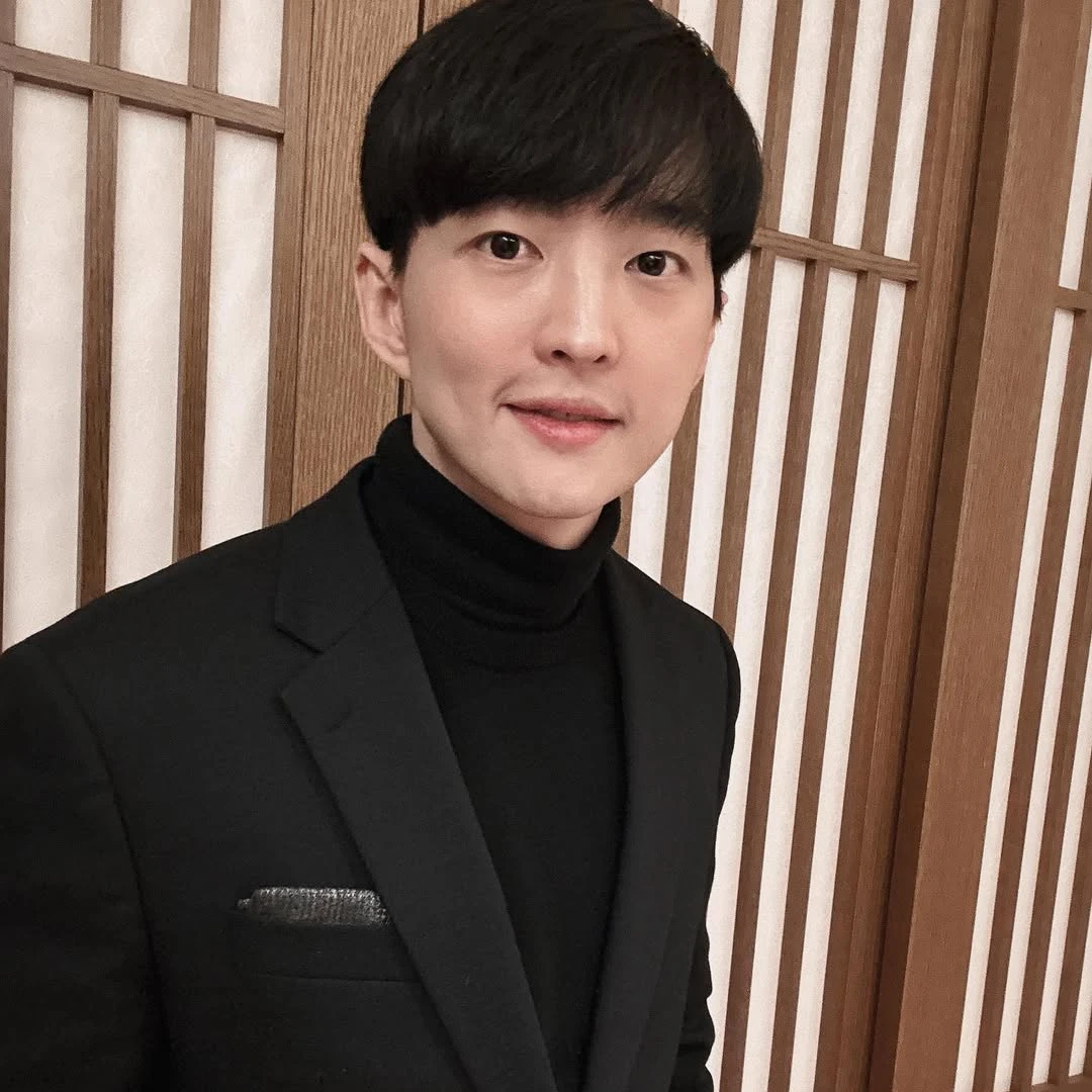 撞臉宋仲基！韓國36歲CEO靠美容儀賺13億美元，紅遍全球變身億萬富翁