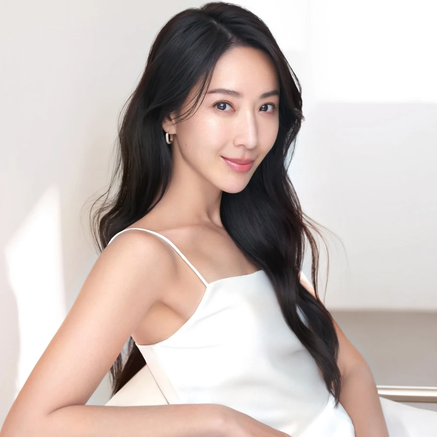 Photo shared by 隋棠 Sui Tang on August 08, 2024 tagging @esteelaudertw.