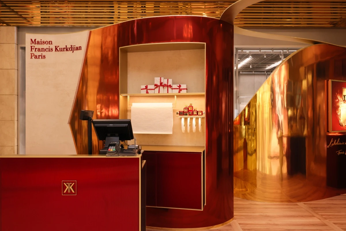 batch_02 Baccarat Rouge 540水晶之燄_空景照