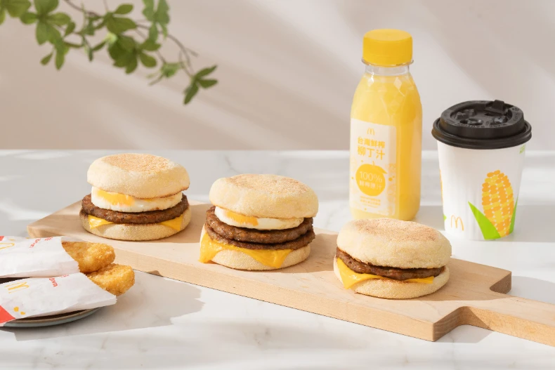 肯德基把月餅變爆漿「奶皇流心Q蛋撻」！麥當勞最夯冰炫風「可可布朗尼」回歸