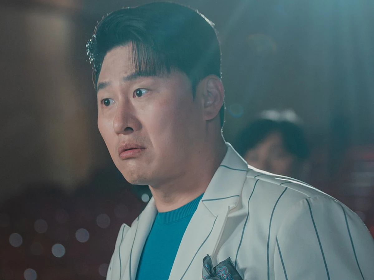 獅子座男:有錢就要身邊美女圍繞