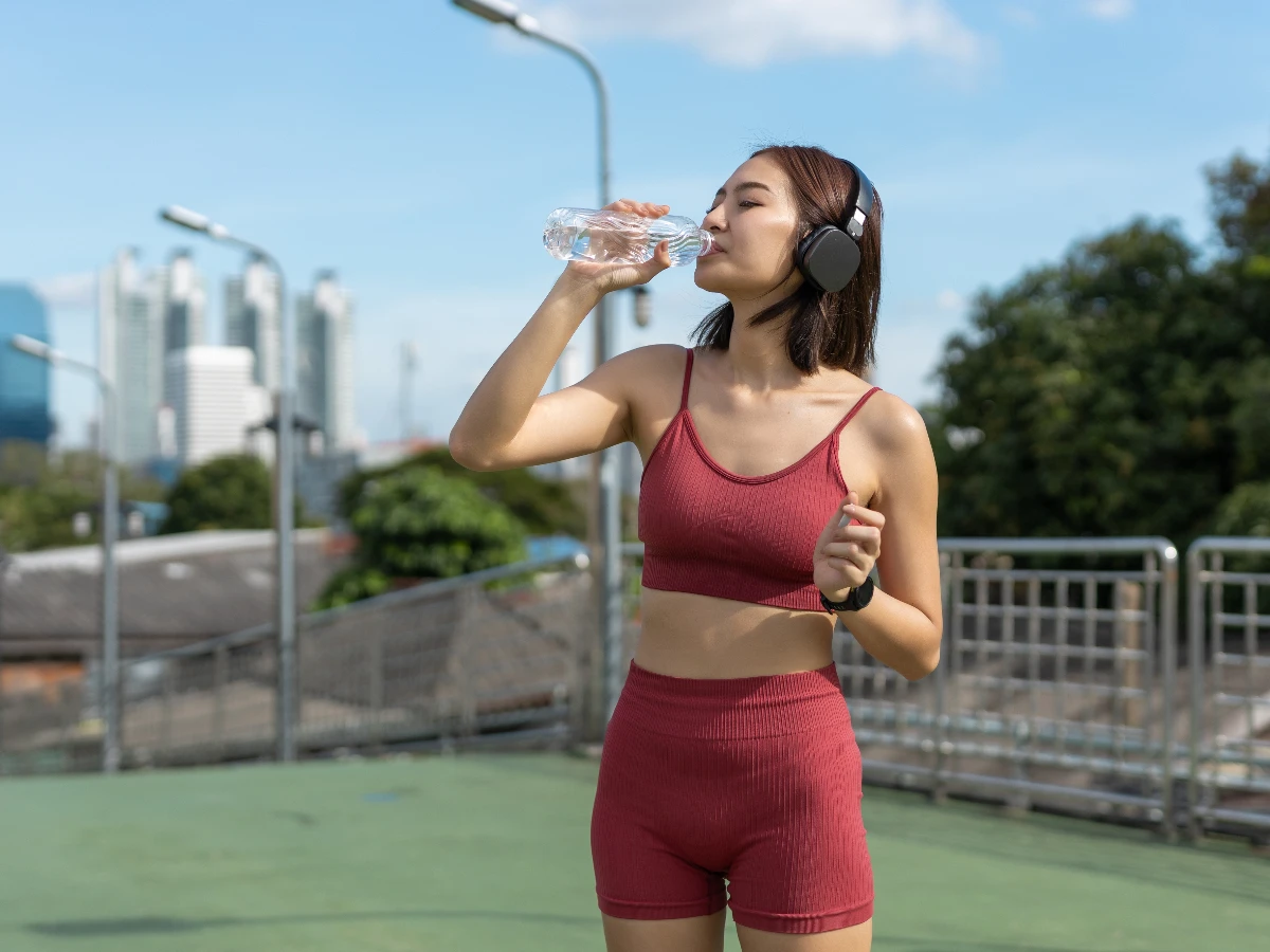 美白好習慣9：喝足量的水分