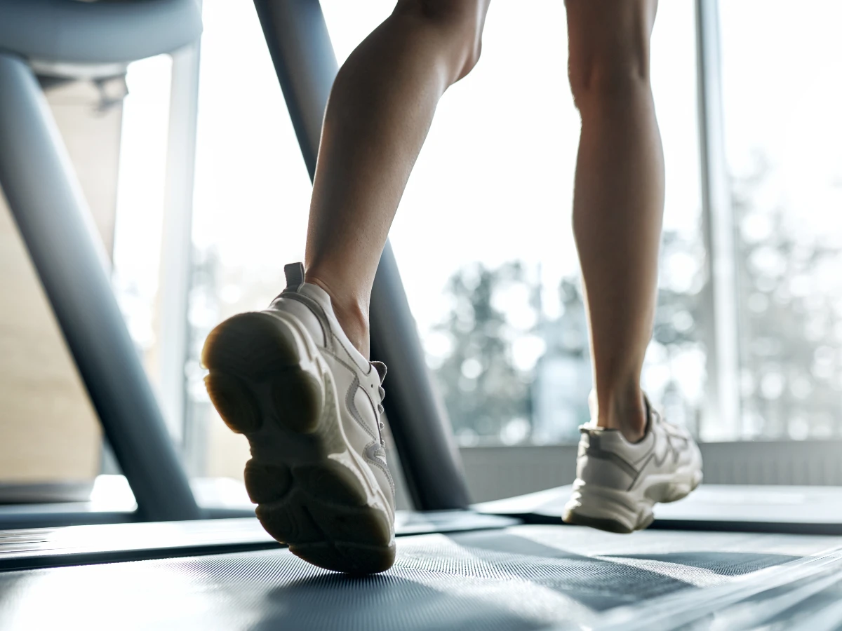 空腹有氧運動推薦:坡度快走