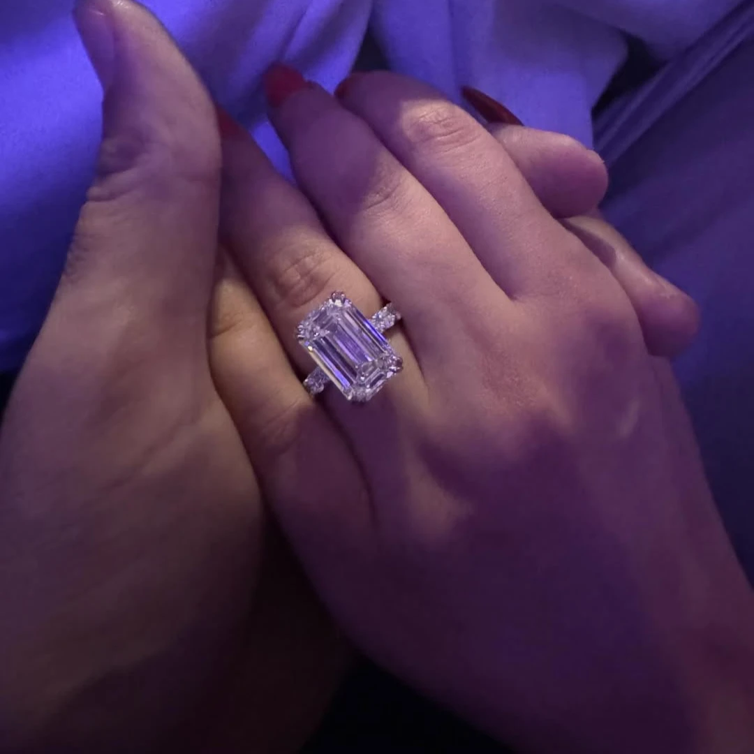 社群休夫後迎新愛!杜拜公主曬 3,500 萬巨鑽,宣布與美國饒舌歌手訂婚