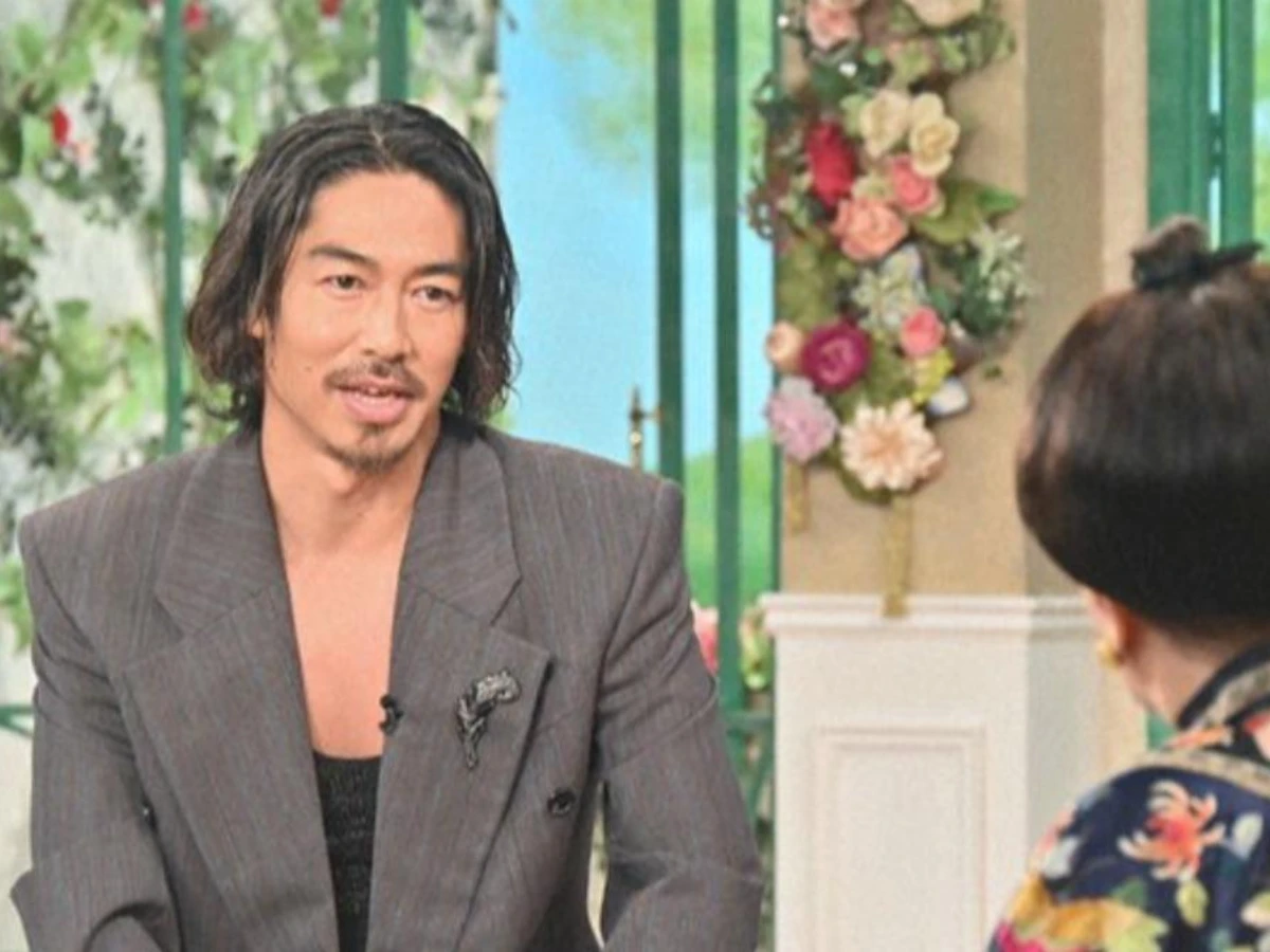 AKIRA自曝8點就上床睡覺