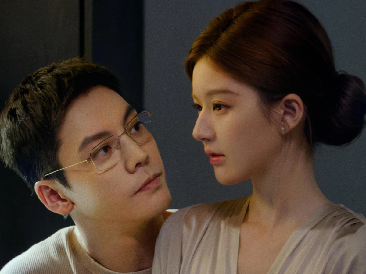 《許我耀眼》開播評價：空降開播創騰訊2025首部「現象級爆款劇」爆開爆走！