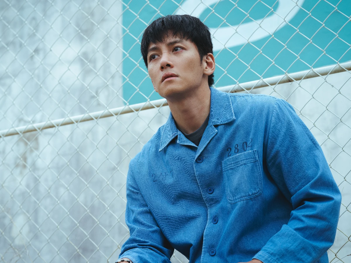 劇情亮點1.改編自電影《被操縱的都市》