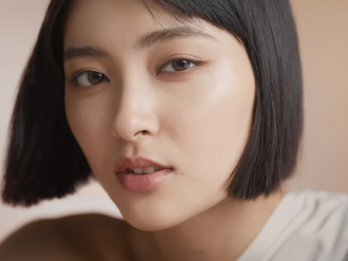 WATER BOMB 一戰成名！2025討論度滿星的神級粉底「超聚光粉底」