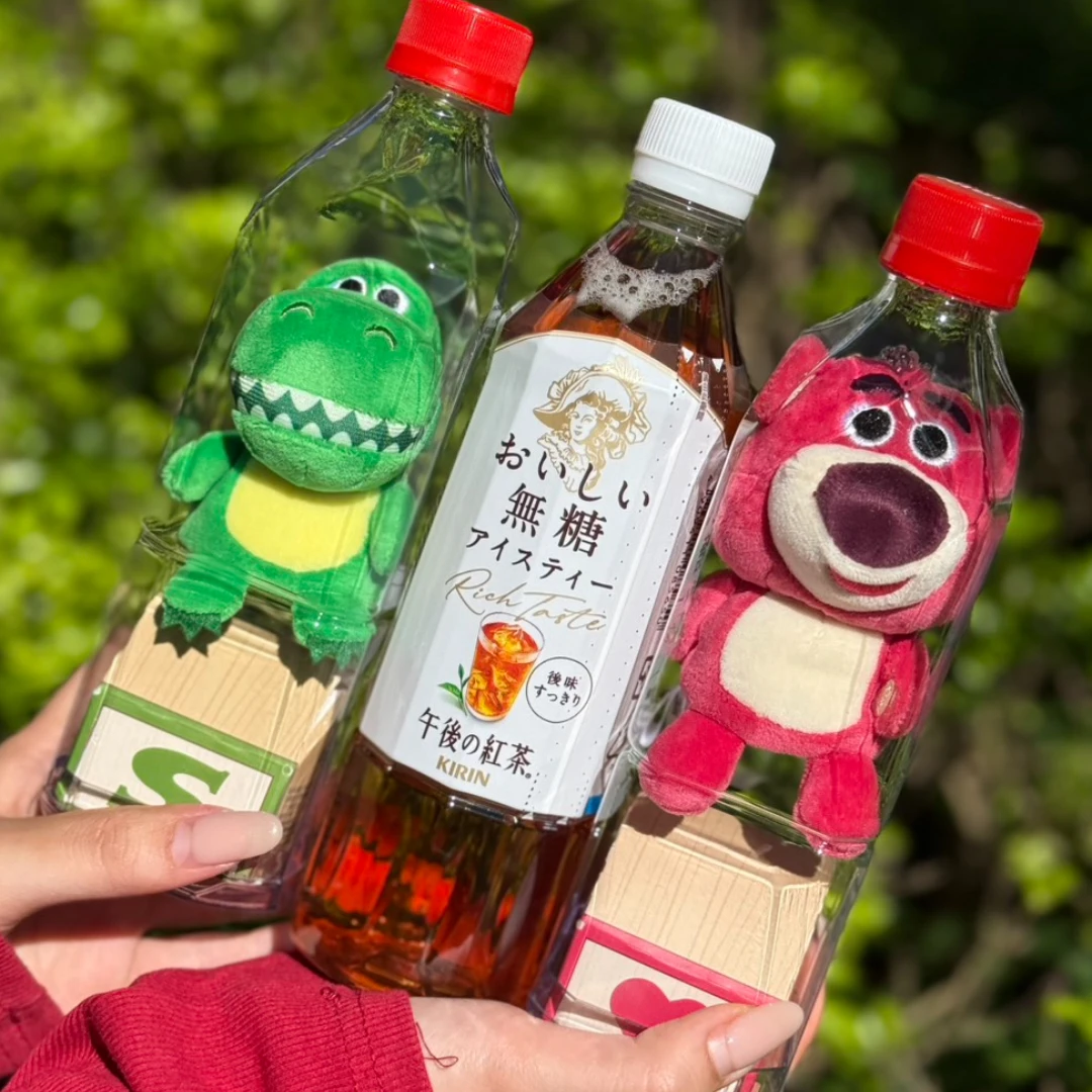 7-11飲料買10送10！超商爆紅新品推薦：翻轉布丁、午後の紅茶玩具總動員瓶裝娃娃