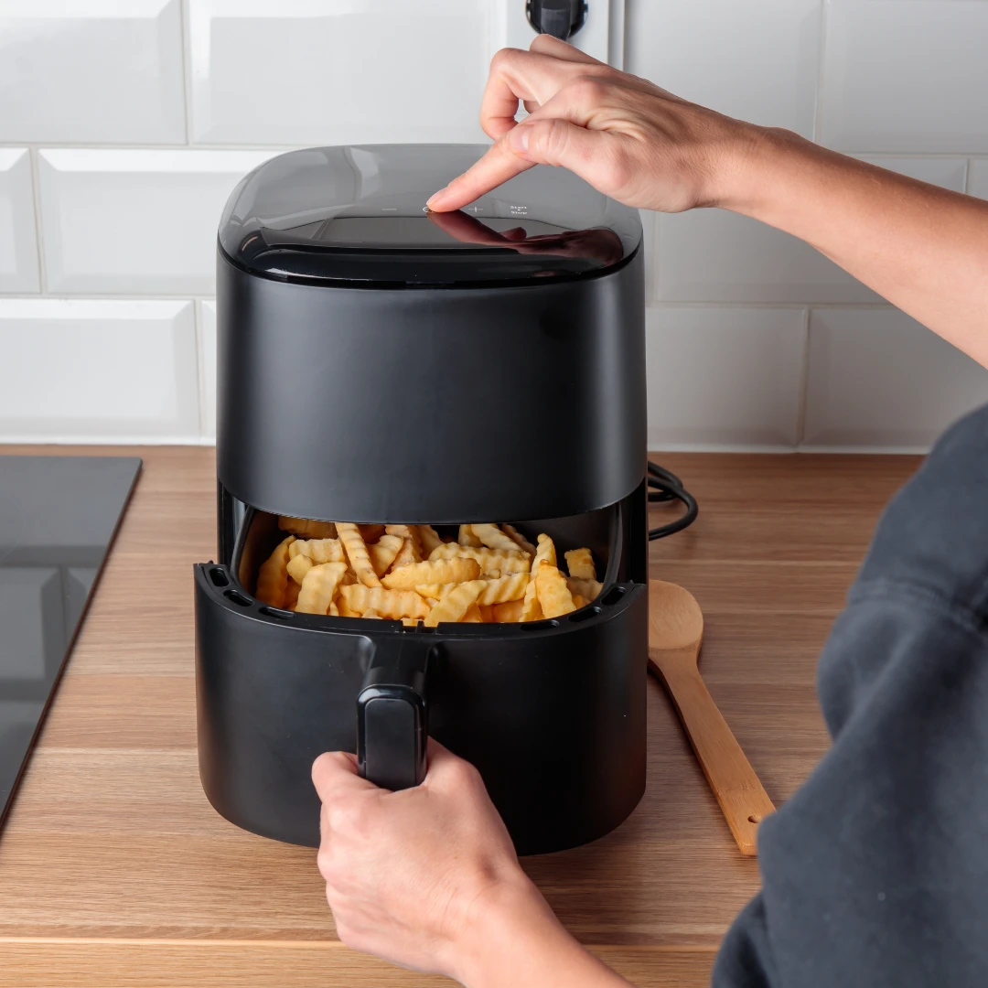 氣炸鍋不清=毒鍋!6步日常清潔法秒除焦油味,守護健康與味蕾