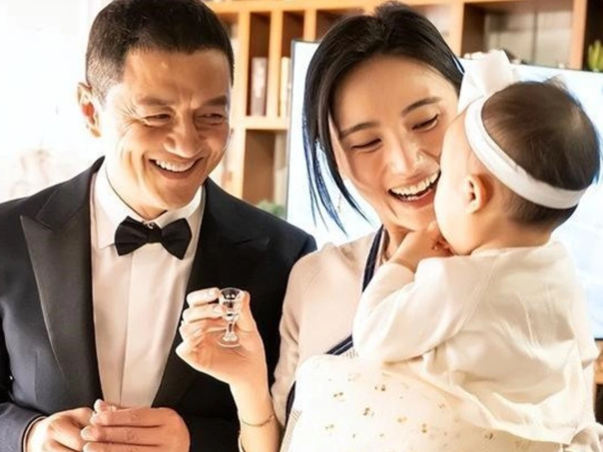 王菲前夫李亞鵬宣布離婚!負債110億斷開小19歲前妻,無奈曝:孩子跟隨母親生活