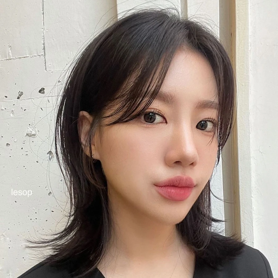 掛耳短髮範本：掛耳外翹短髮