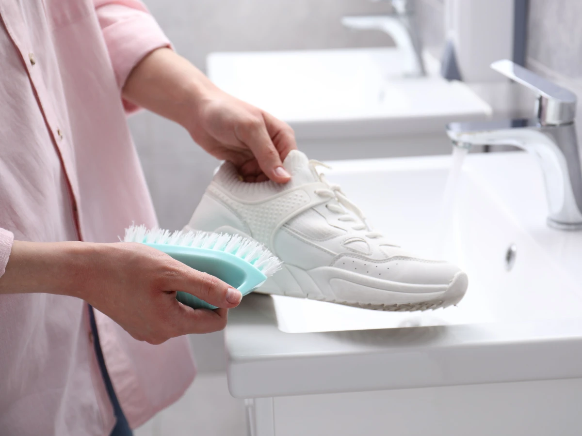 白鞋泛黃、鞋邊黑漬怎麼救