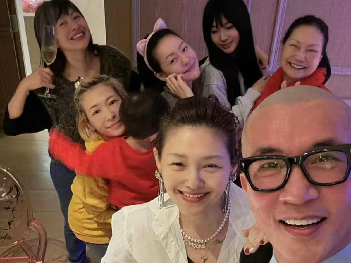 S家慶祝小S得金鐘獎聚餐