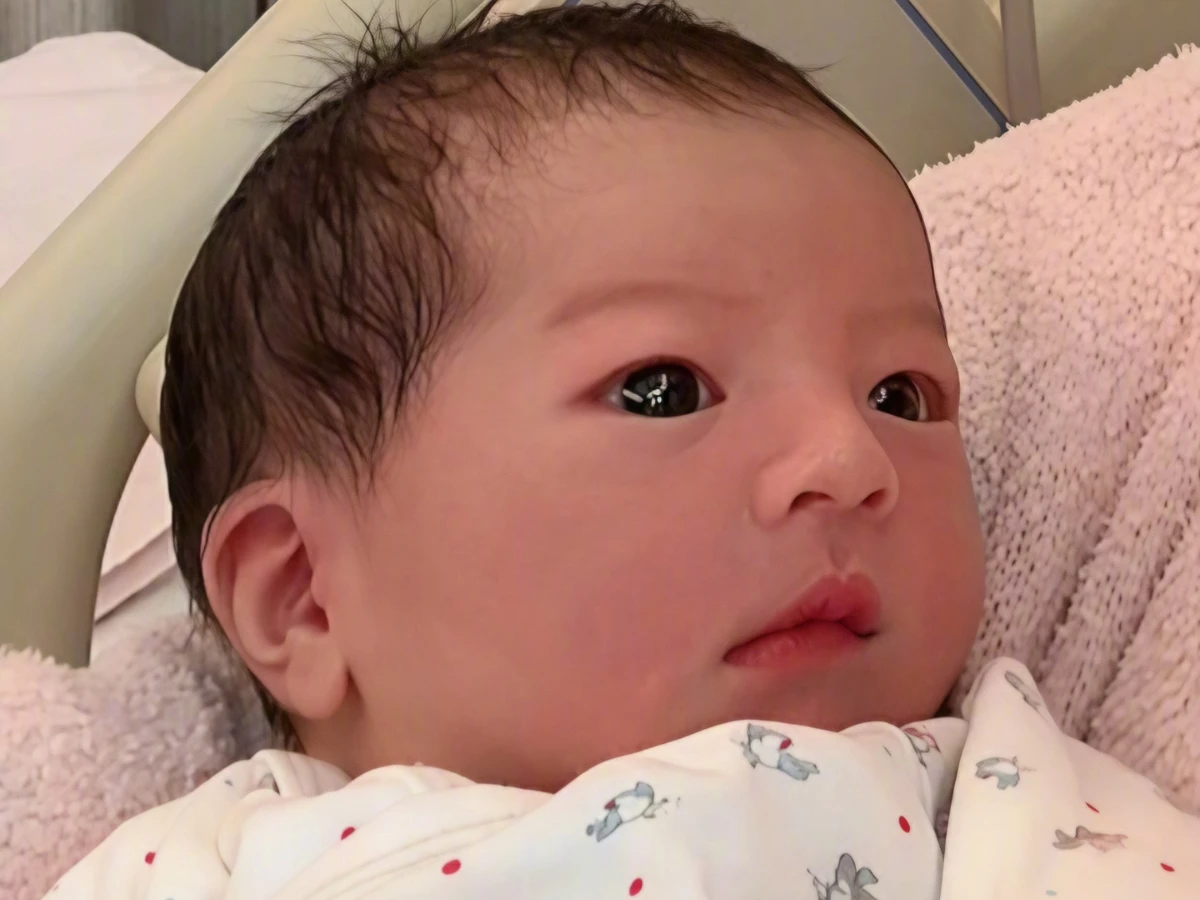 郭富嗨當三寶爸