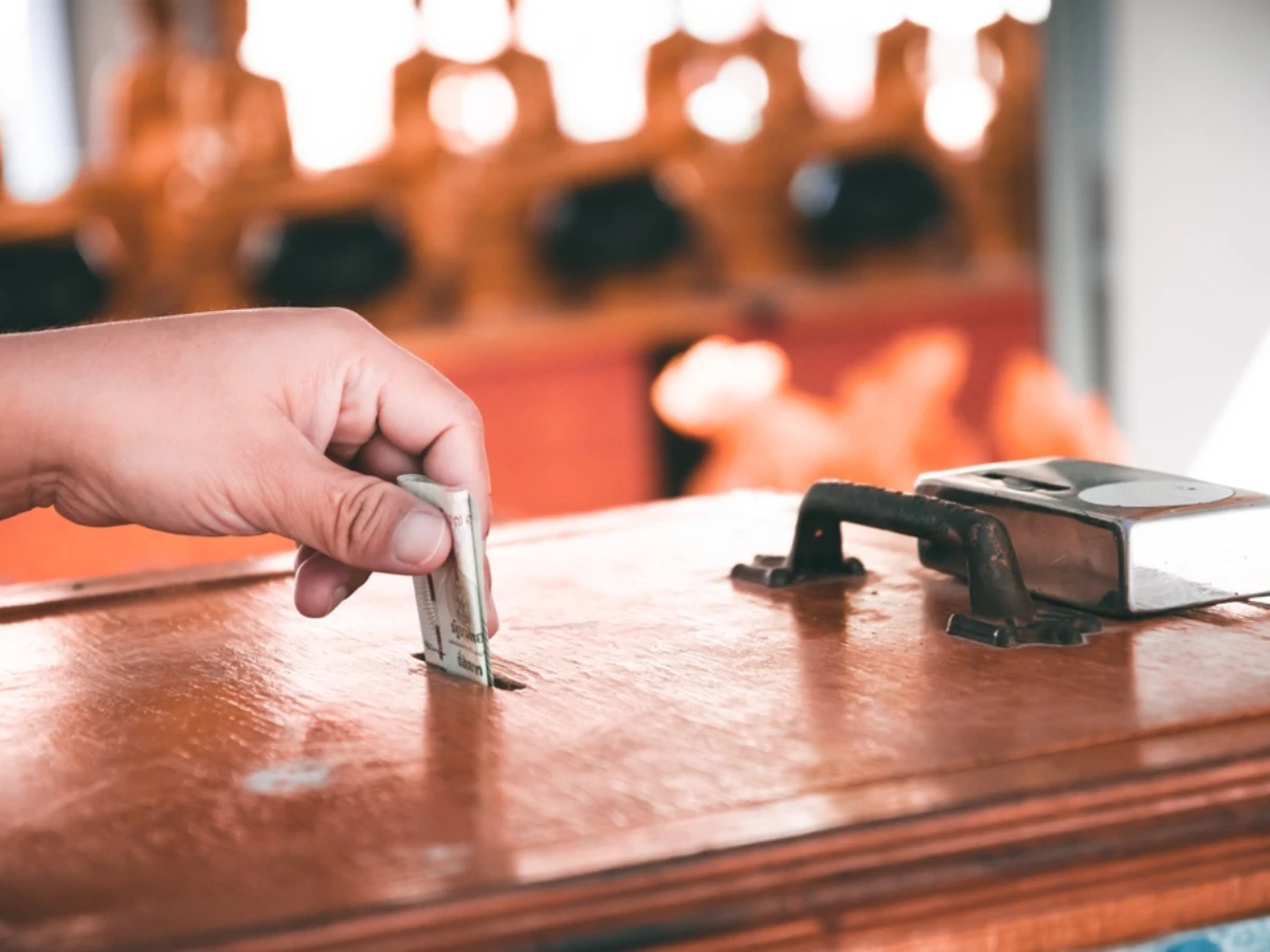 化解業力方法3.行善布施