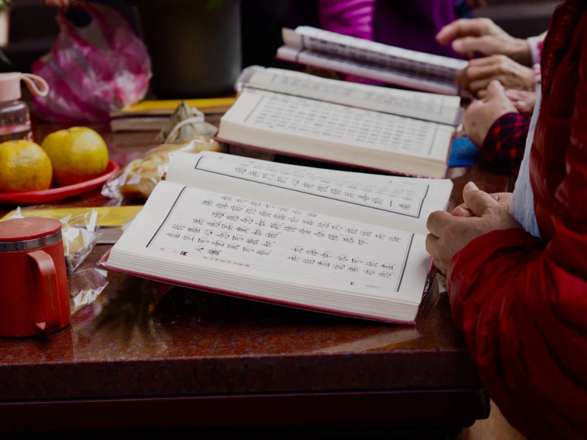 化解業力方法1.早晚唸三遍心經或108遍六字大明咒