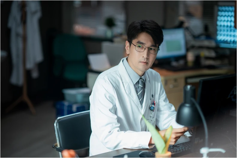 趙又廷醫院實習一個月挑戰心臟名醫!醫療劇《問心》今開播震撼重現手術室真實壓力
