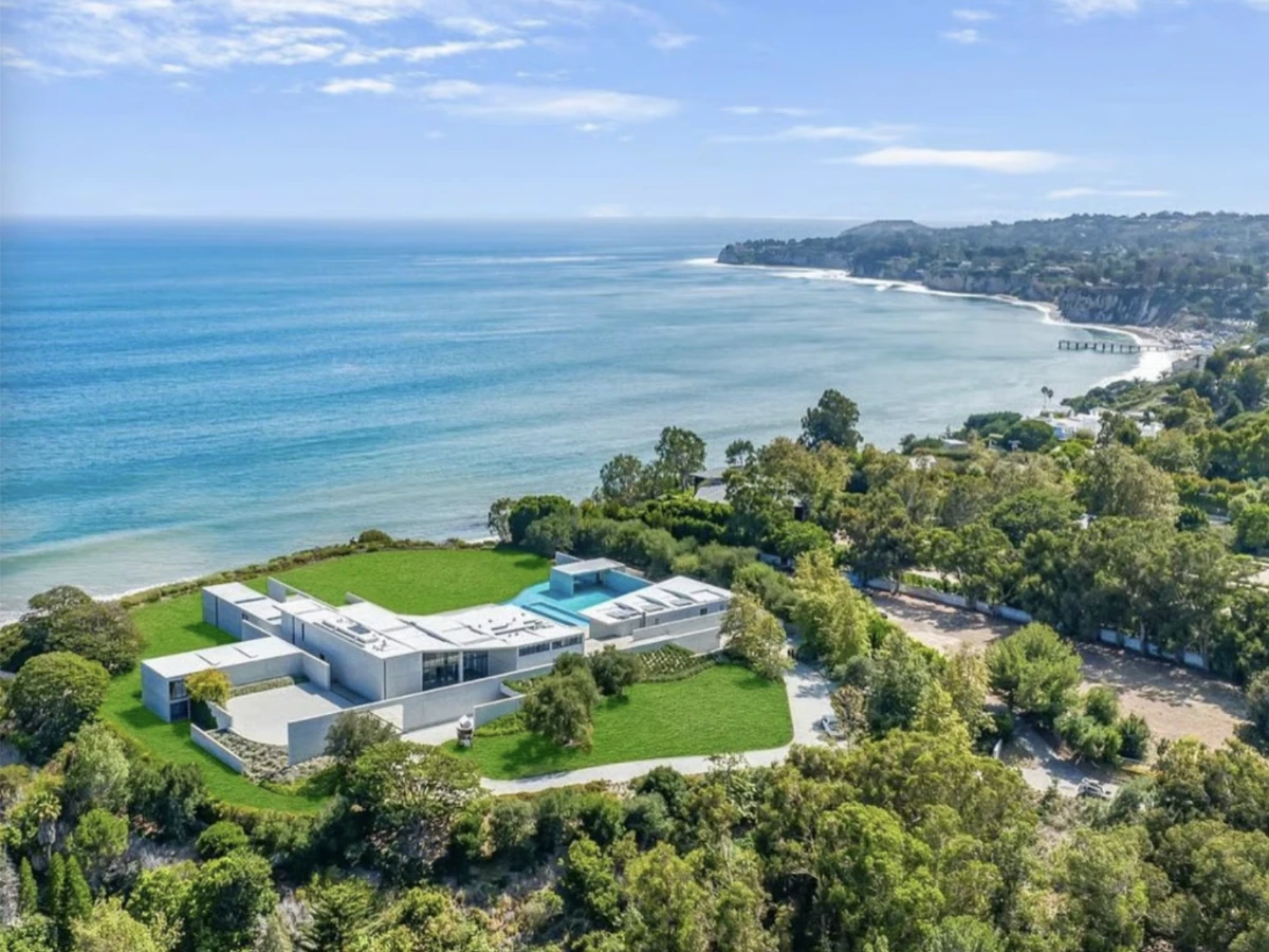 由日本建築大師 安藤忠雄（Tadao Ando） 設計的海景混凝土豪宅