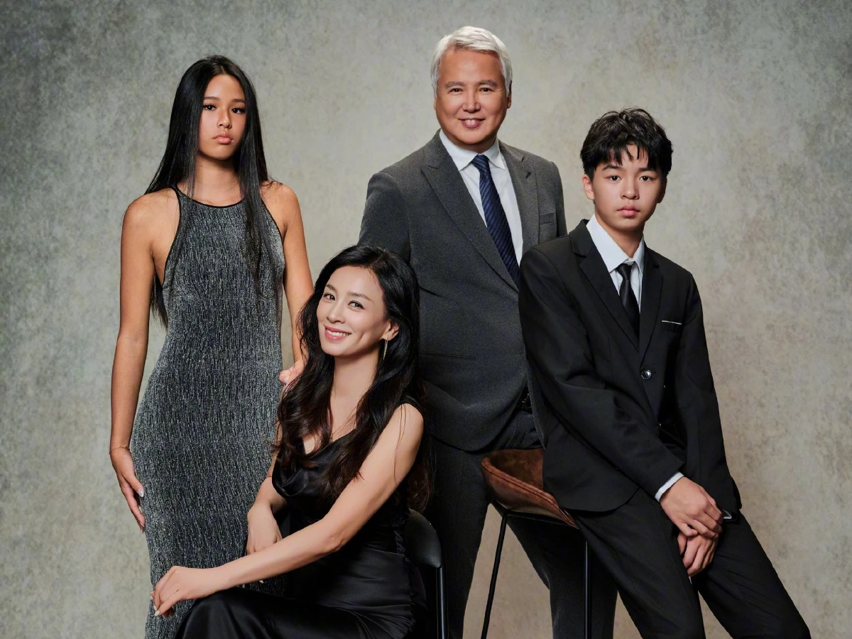 張庭一家四口全家福曝光