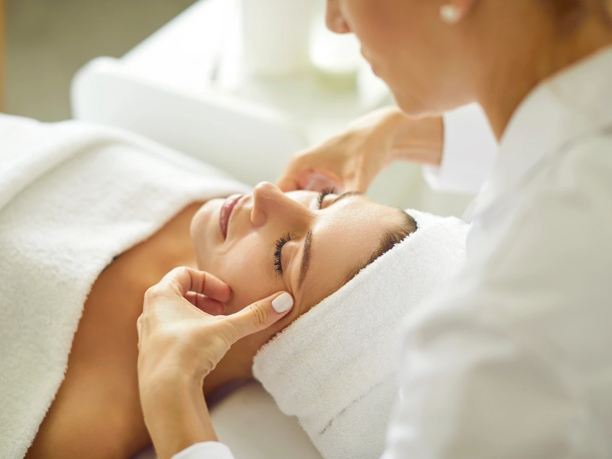 1.穴位按摩舒壓