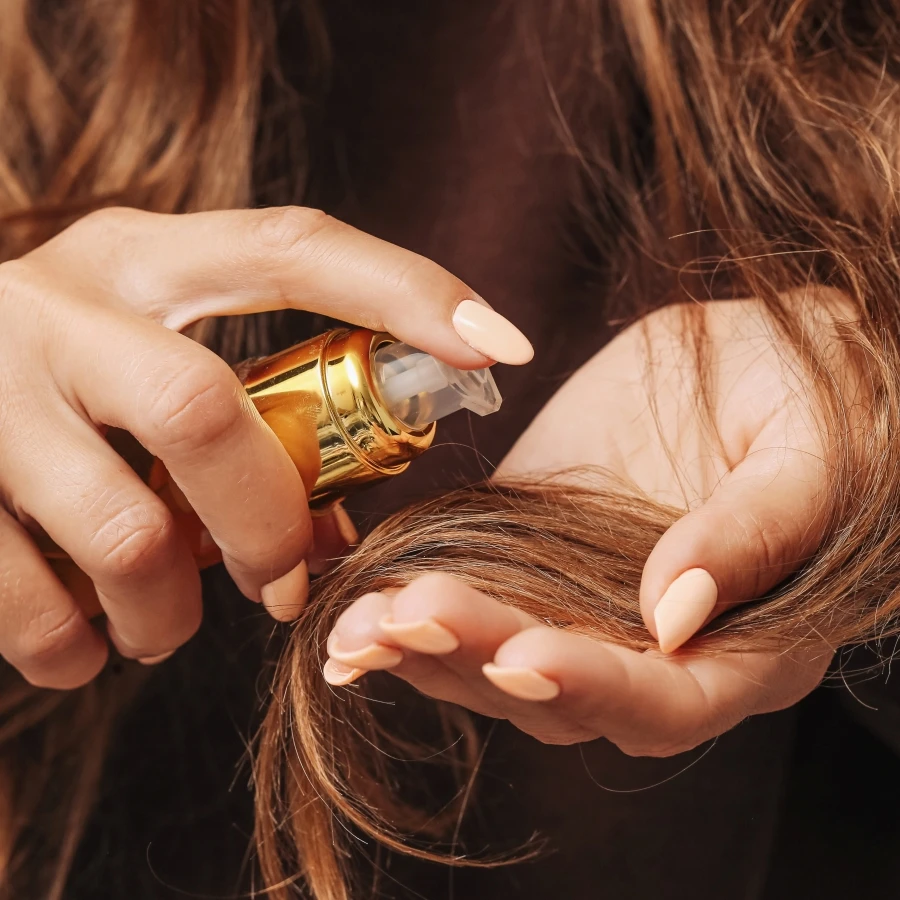 雨天頭髮毛躁解決方法：洗後補水＋深層護理