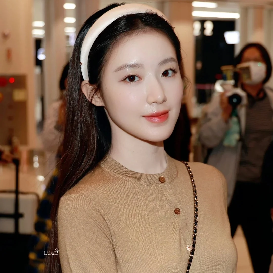 舒華也揹CHANEL25包！新尺寸最適合亞洲女生，同款「香奈兒愛心包」回歸後漲價50%