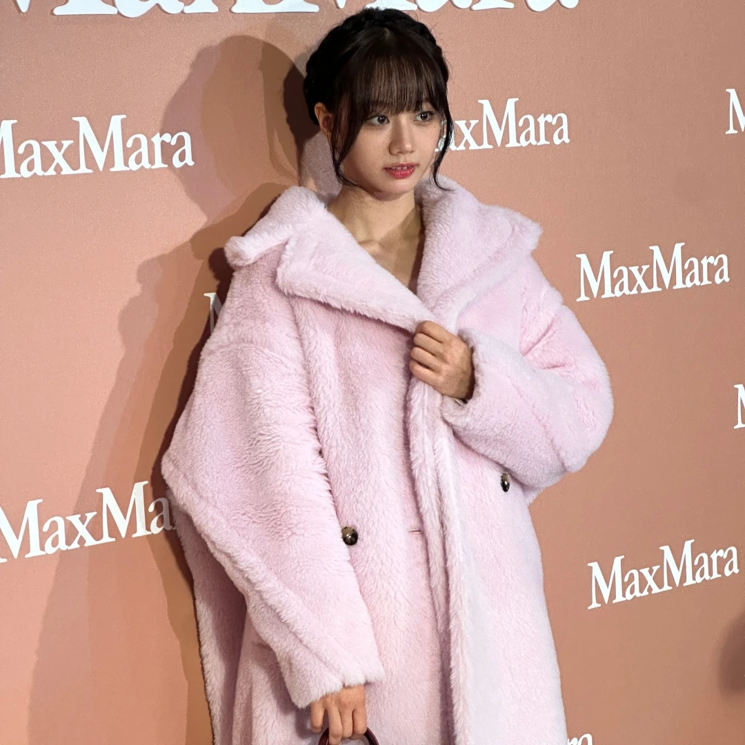 惠利化身粉嫩熊熊甜喊：我愛你們！粉絲大融化～同款Max Mara大衣、人氣托特包