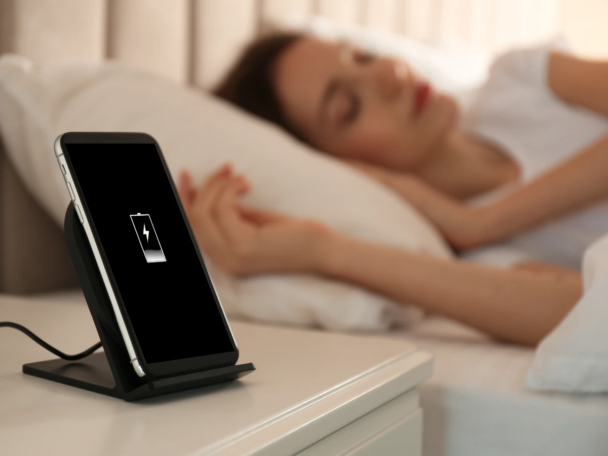 3)睡前充電隱藏風險 3)睡前充電隱藏風險