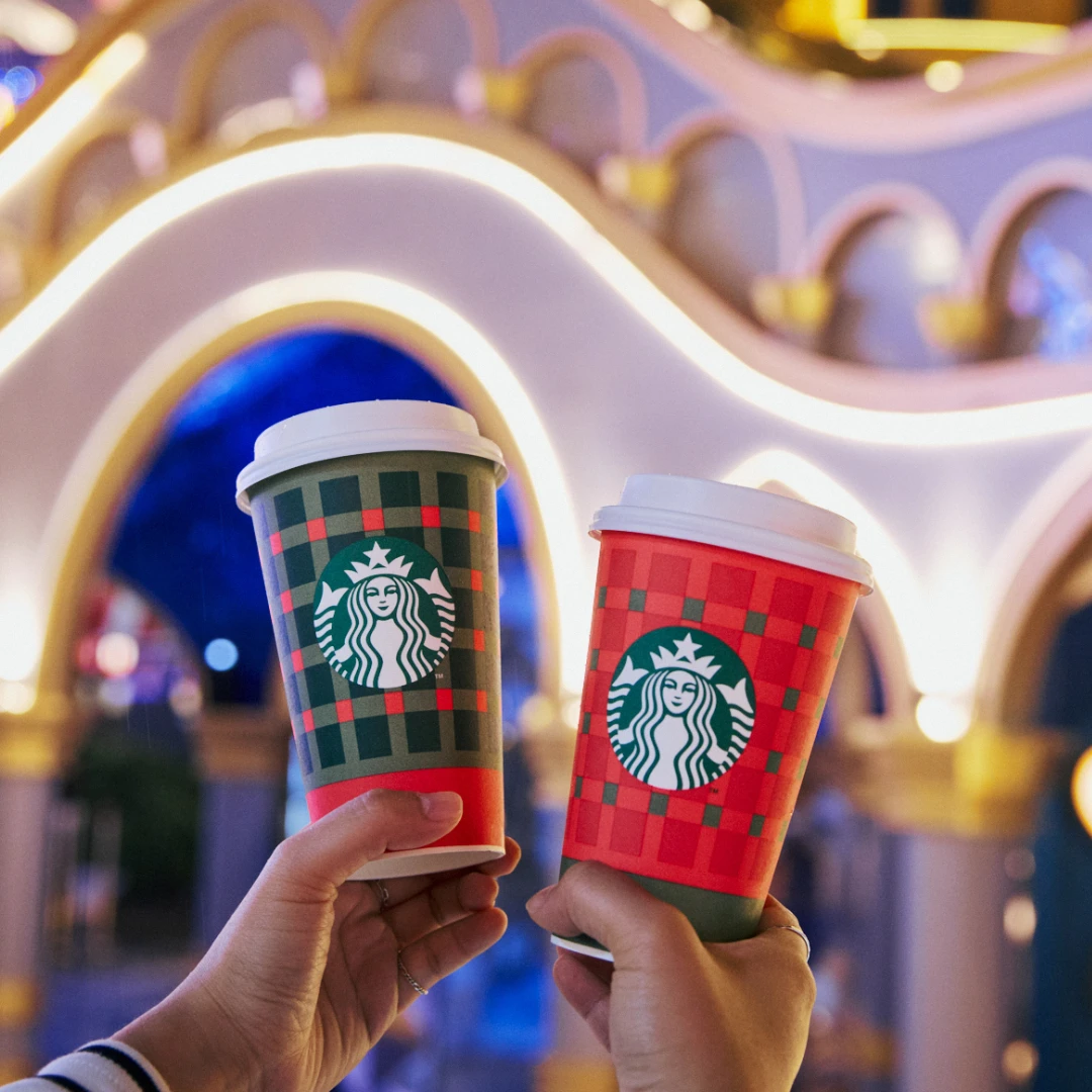 「星巴克買一送一」從週一喝到週五！2025首次推「聖誕限定黑櫻桃系列飲品」