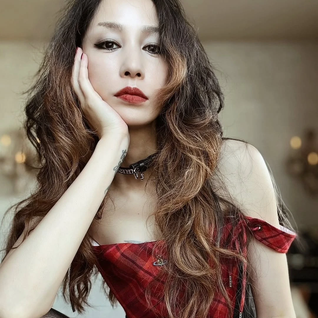 NANA回來了!42歲中島美嘉重現經典角色「大崎娜娜」掀回憶殺!私下愛用保養竟不到200元