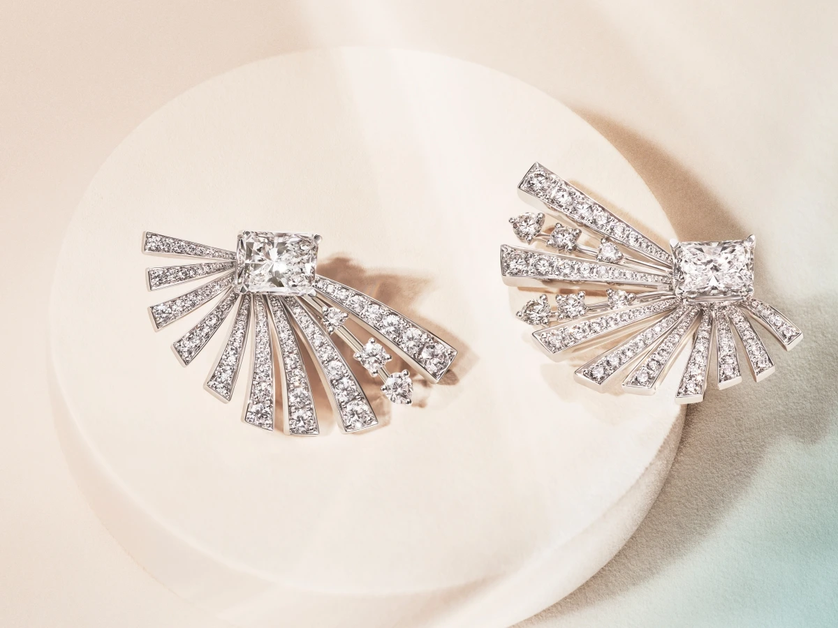 孫藝珍穿婚紗挽玄彬奪青龍獎大獎