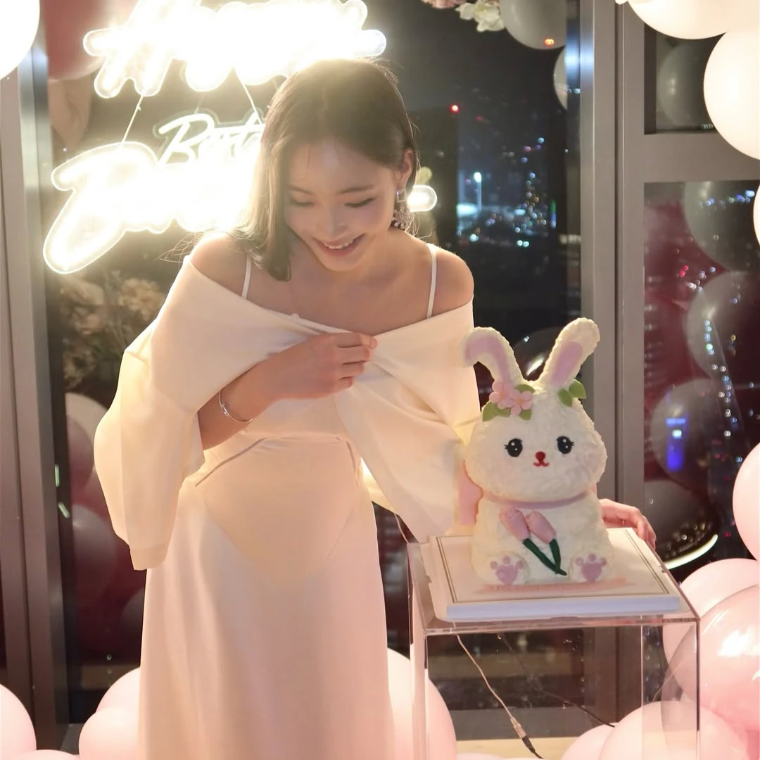 小S二女兒Lily熱戀中？18歲生日曬「神秘籃球男」背影照甜喊：被愛圍繞