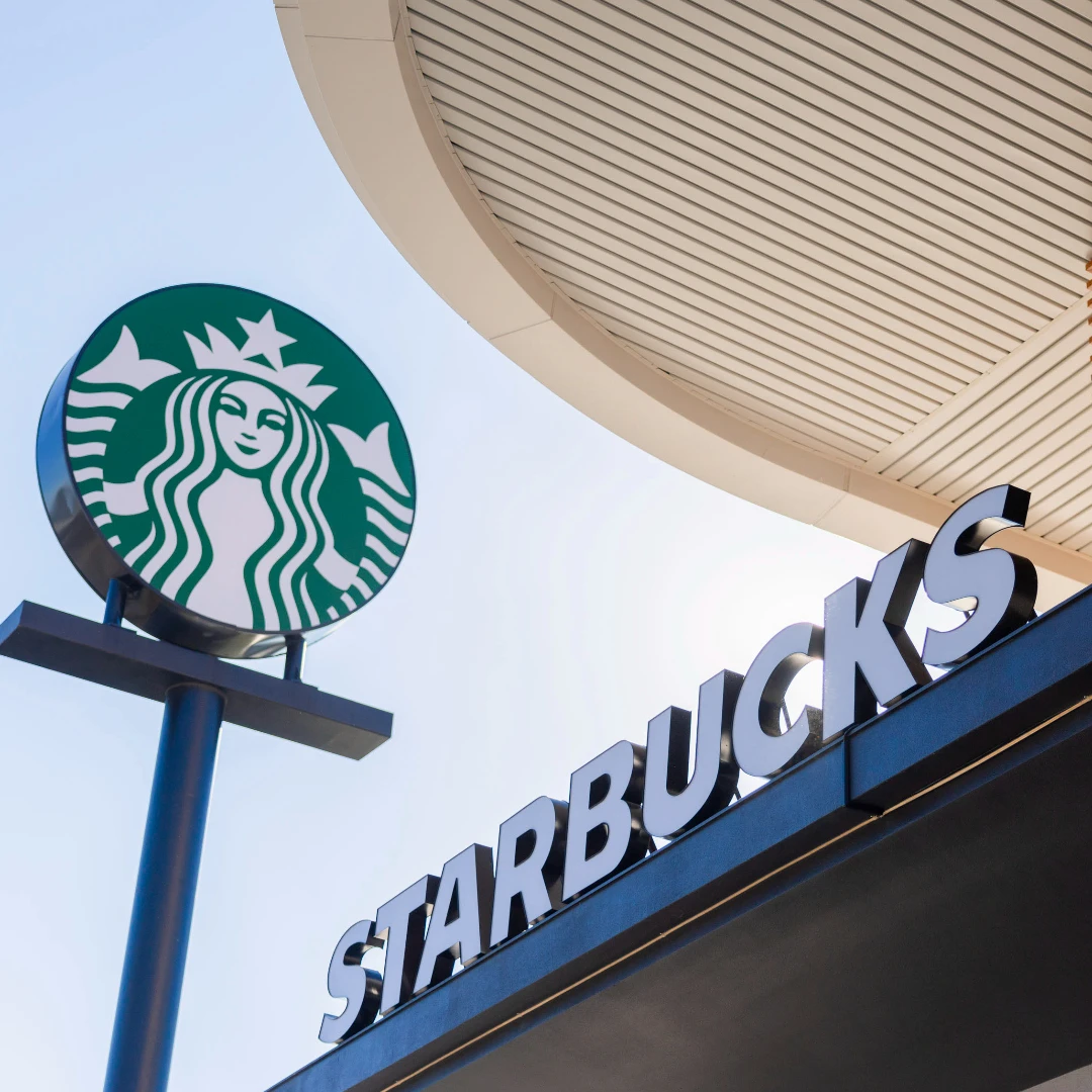 星巴克買一送一加碼2天!路易莎推2025無咖啡因新系列、85℃聖誕蛋糕7款亮相