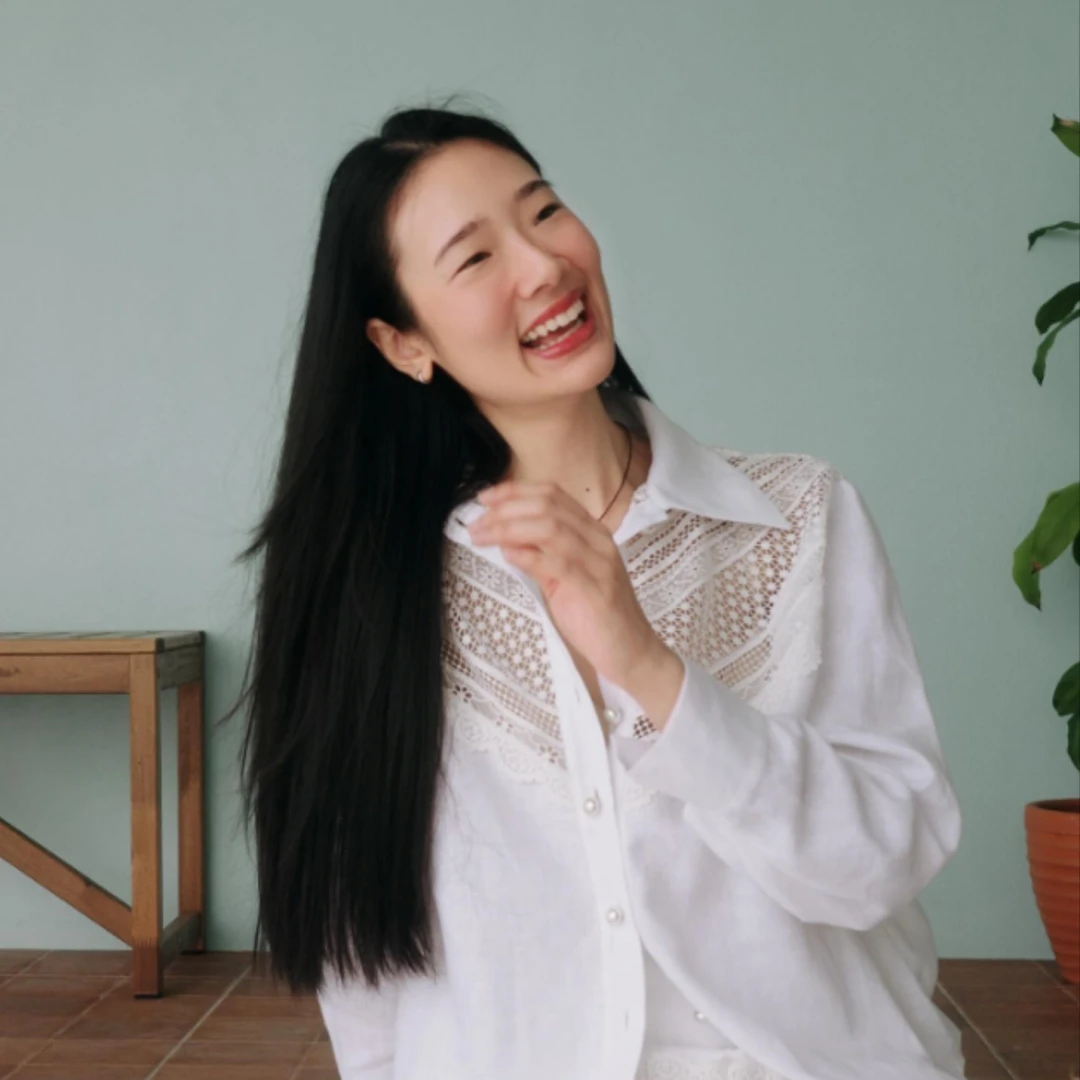 不靠瓶瓶罐罐、不修圖！泰國女星茱蒂蒙「極簡主義保養法」正在席捲全球，睡前「1習慣」讓她美成仙