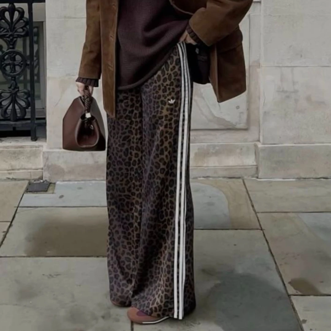 豹紋、乳牛紋、蛇紋…怎麼搭？秋冬穿搭「動物紋」回歸，用細節點亮一整季造型