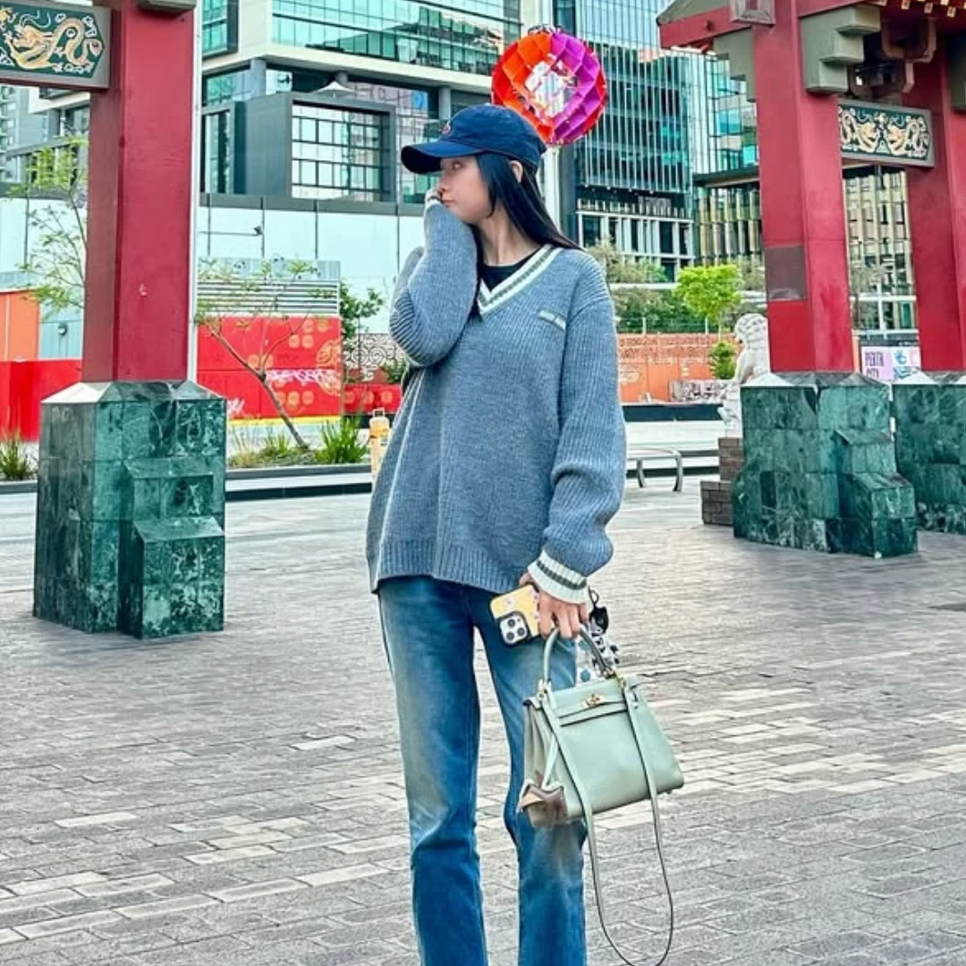 陳喬恩腳踩Dior厚底小白鞋，老公穿Y-3！親曝「澳洲旅帶7包」，愛馬仕、LV輪番上陣