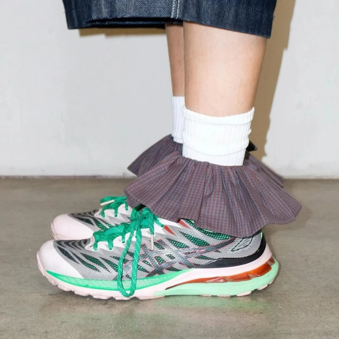 李維維「襪子+大腸圈」穿法，顯腿細又時髦！IG爆紅搭法學起來，網讚：超可愛