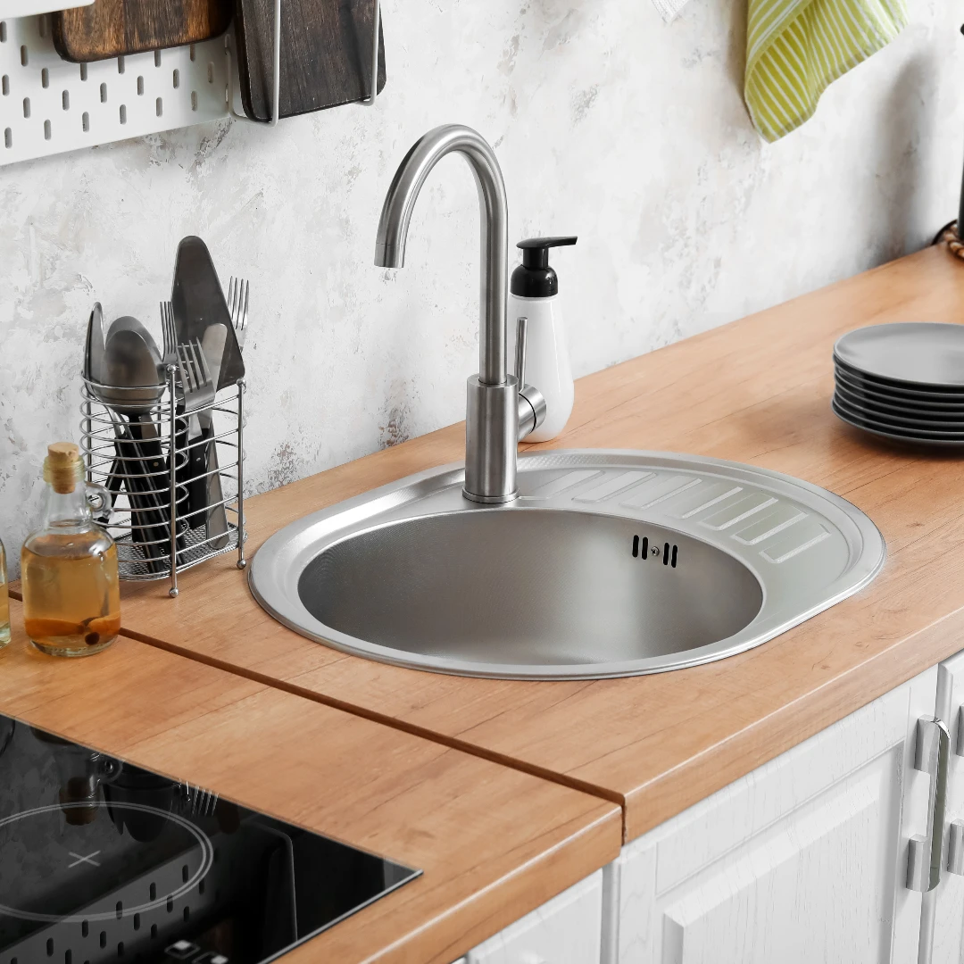 廚房下水道臭味怎麼辦？專家教你一招防異味回流＋3 步驟快速除臭